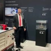 Vertriebsleiter von EHRT, Hardy Schäfer, auf einem Messestand der SPS Nürnberg 2023.